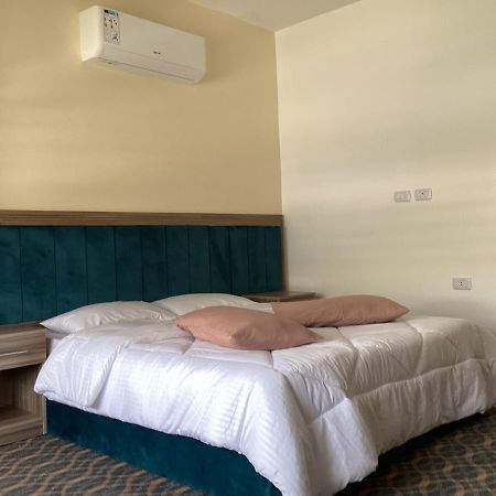 דירות וואדי מוסא Zaina Apt מראה חיצוני תמונה