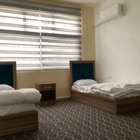 דירות וואדי מוסא Zaina Apt מראה חיצוני תמונה