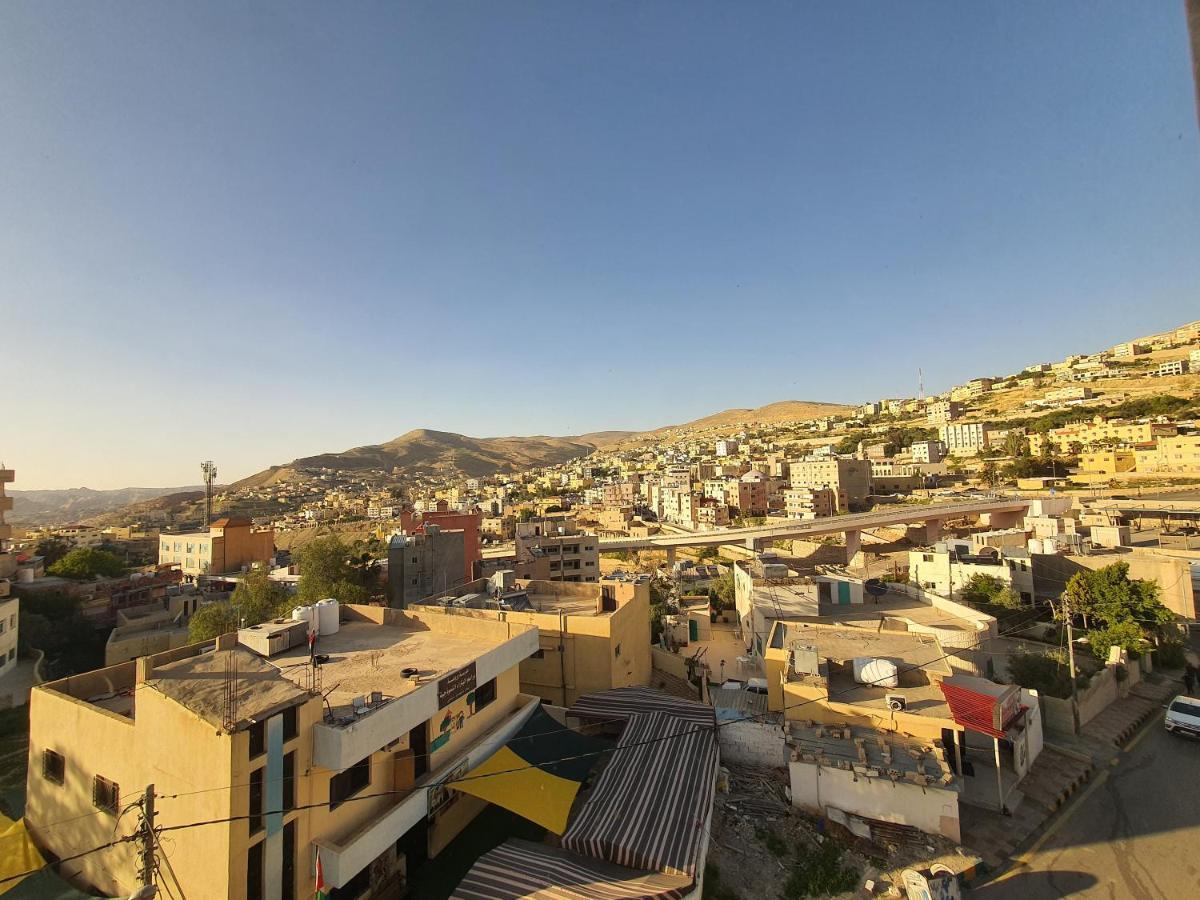 דירות וואדי מוסא Zaina Apt מראה חיצוני תמונה