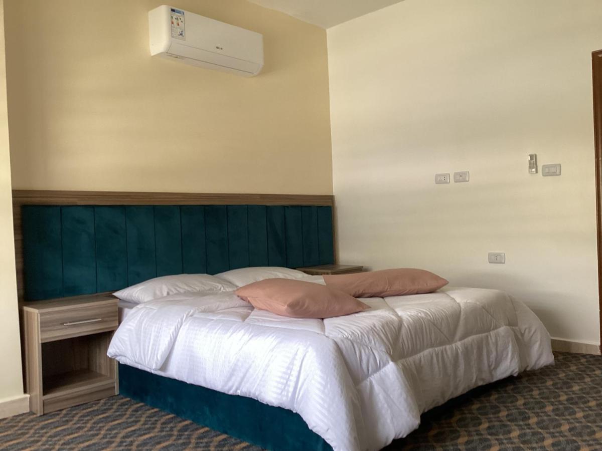 דירות וואדי מוסא Zaina Apt מראה חיצוני תמונה