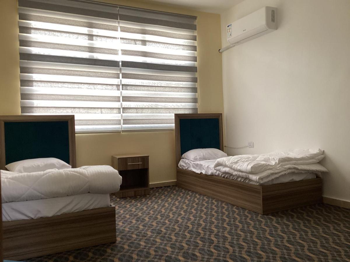 דירות וואדי מוסא Zaina Apt מראה חיצוני תמונה